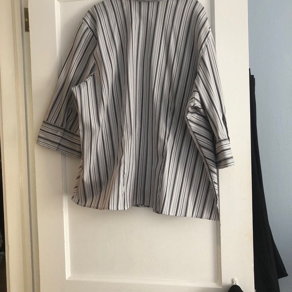 Plus size blouse - Picture 2 of 3